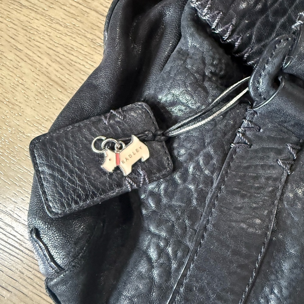 Radley Elegant Black Leather Handbag - Picture 2 of 13